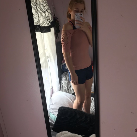 Pink off the shoulder shirt - Picture 6 of 6